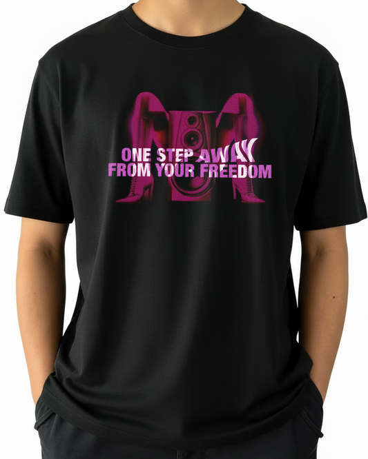 Playera One Step Away — Regular Fit mangas cortas